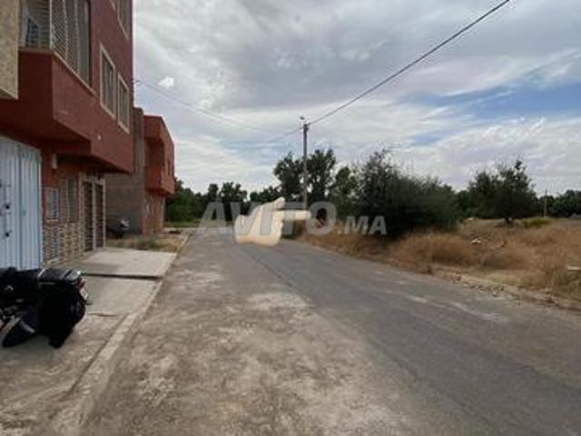 Terrain titré de 100 m² à vendre – Mghila 1