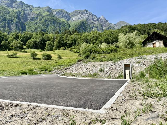 Terrain Ugine secteur ensoleillé