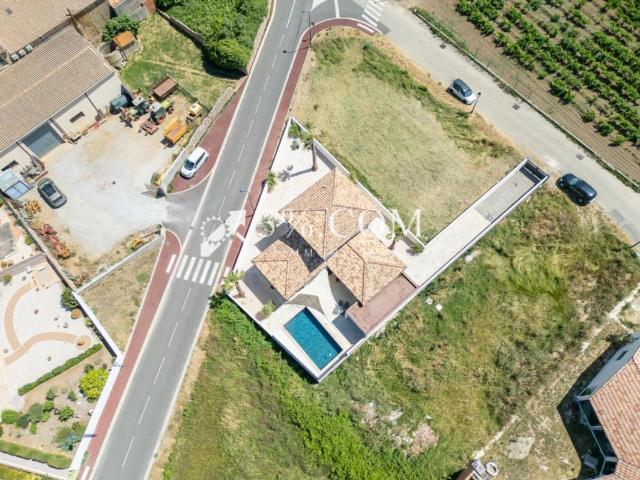 Terrain viabilisé de 613 m2 à Bizanet hors lotissement