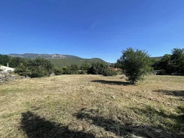 Terrain 1900m ²