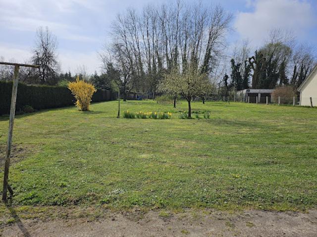 Terrain 1049 m2