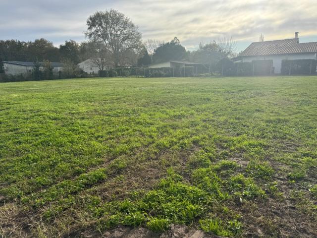 Terrain 1350 m2 grayan et l hopital