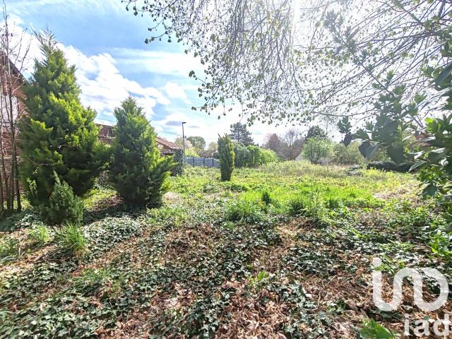 Terrain 1 009 m²