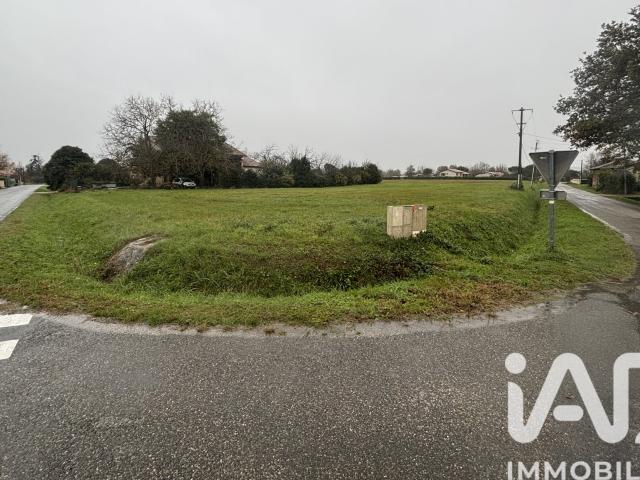 Terrain 1 018 m²