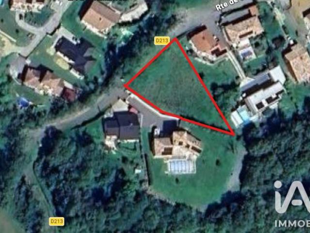 Terrain 1 379 m²