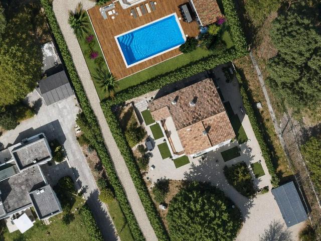 Terrain 1 384 m²