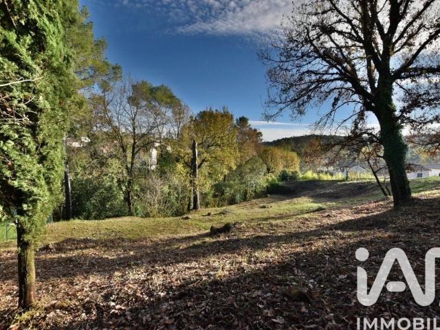 Terrain 1 570 m²