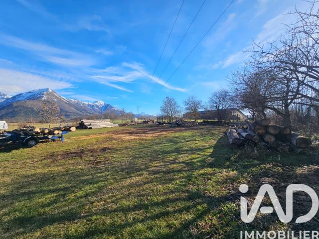 Terrain 1 677 m²