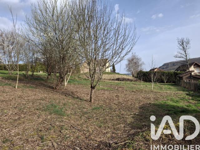Terrain 1 748 m²