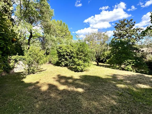 Terrain 1 799 m²