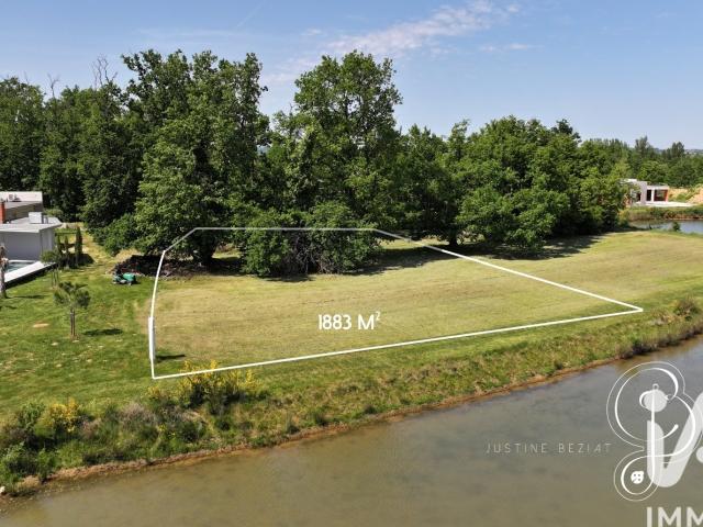 Terrain 1 883 m²