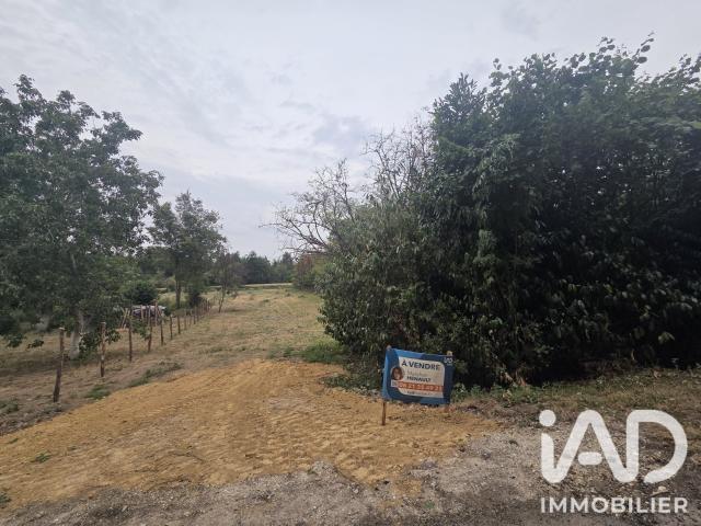 Terrain 1 900 m²