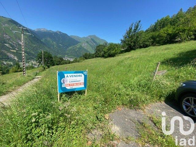 Terrain 2 005 m²