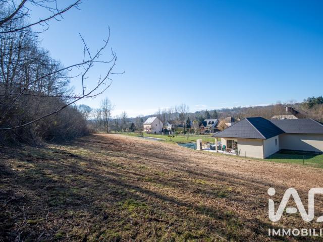 Terrain 2 200 m²