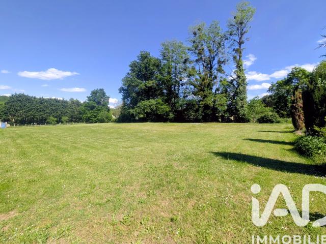 Terrain 2 379 m²
