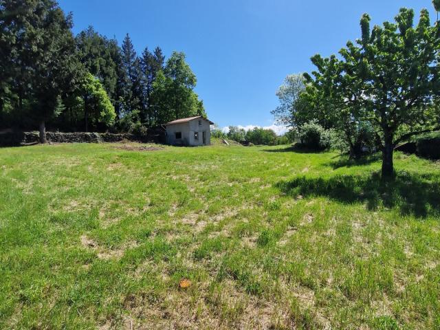 Terrain 2 437 m²
