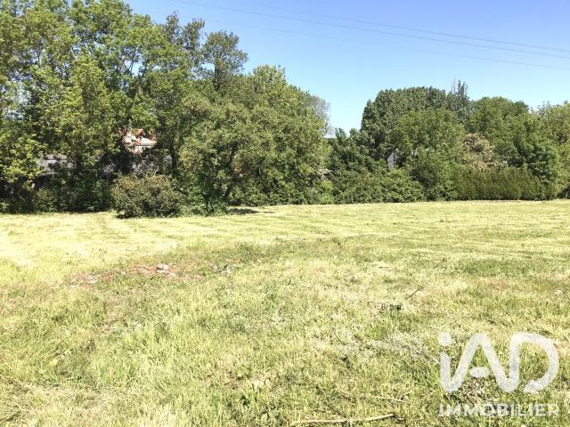 Terrain 2 700 m²