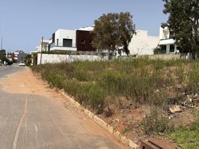 Terrain 374 m² face au Golf – Sans vis à vis
