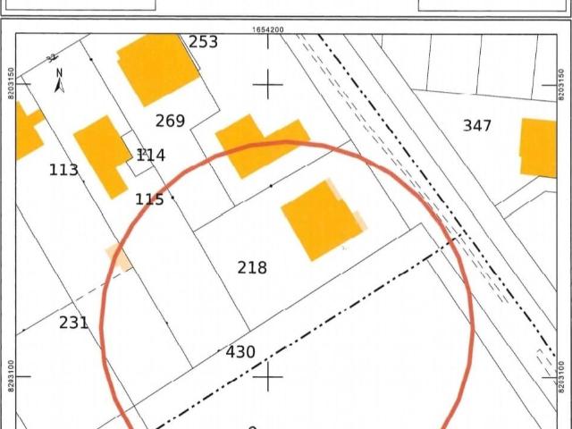 Terrain 330 m²
