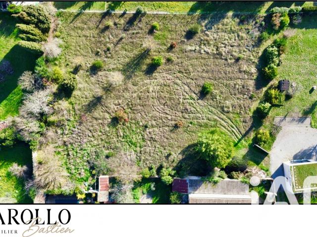 Terrain 3 275 m²