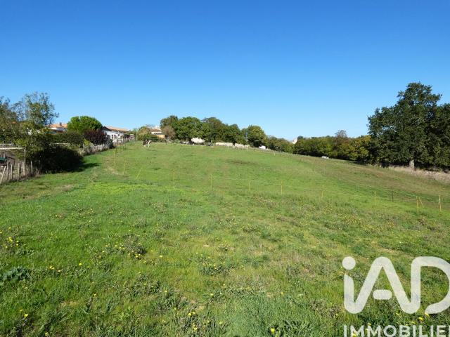 Terrain 3 408 m²