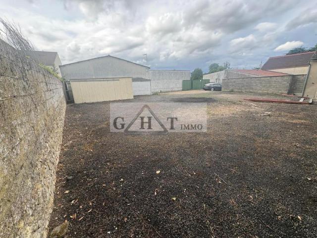 TERRAIN 400M2 A LOUER A REAU