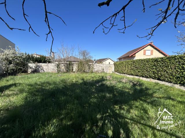 TERRAIN 422 m2 / PLEIN CENTRE TIGNIEU JAMEYZIEU