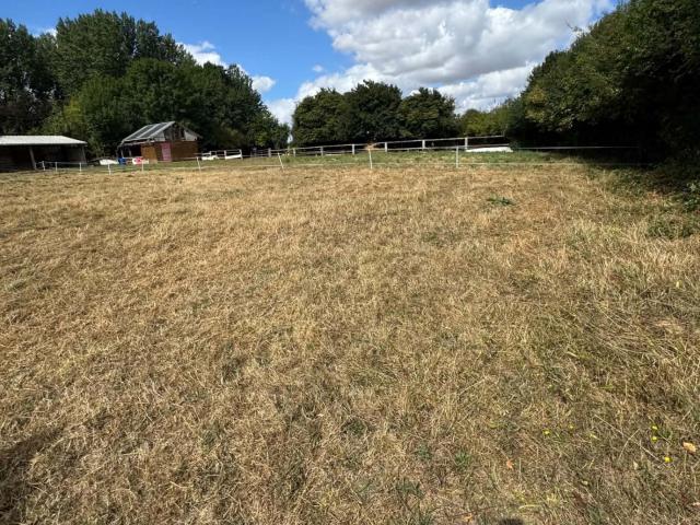Terrain 4 067 m²