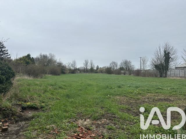 Terrain 4 832 m²