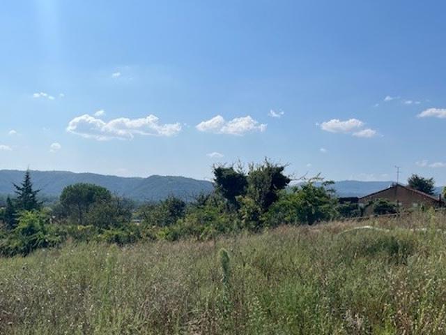TERRAIN 565M² A CHANAS