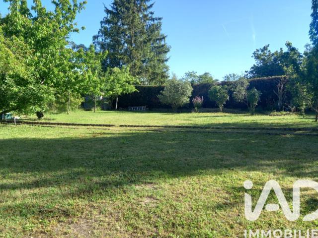 Terrain 587 m²