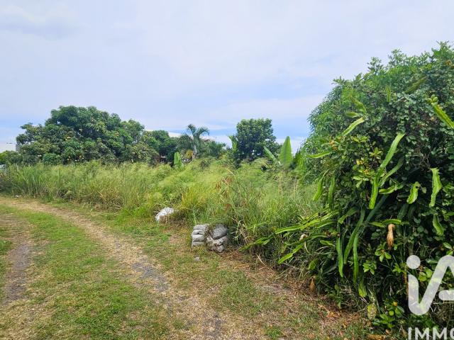 Terrain 594 m²