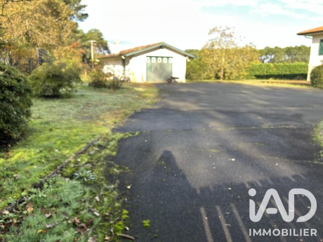 Terrain 648 m²