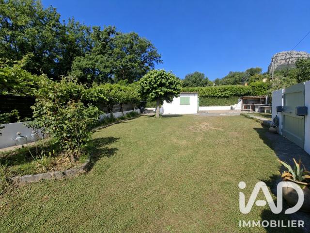 Terrain 650 m²