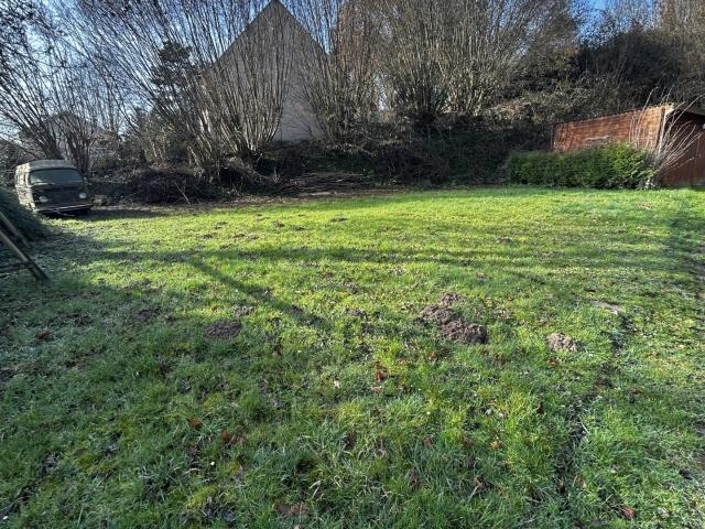 Terrain 650 m²