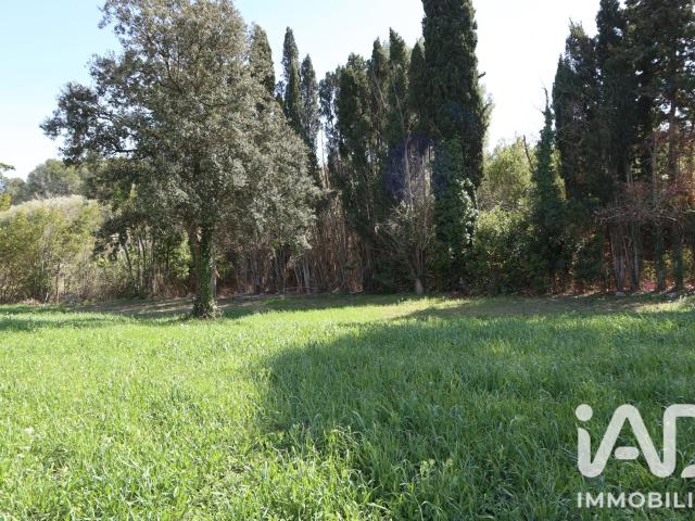 Terrain 668 m²
