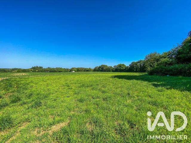 Terrain 674 m²