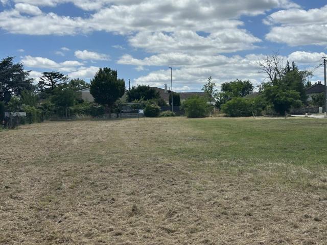 Terrain 684 m²