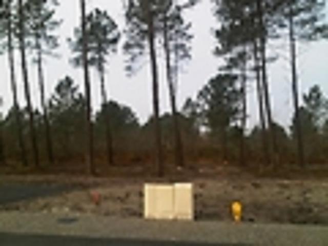 Terrain 690 m2 pissos