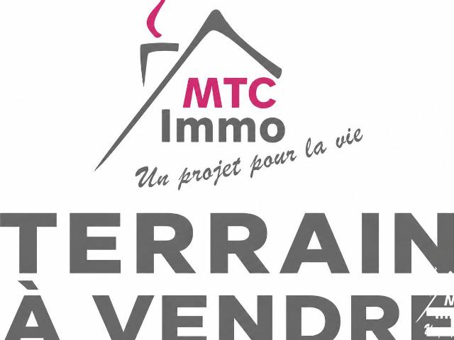 TERRAIN 692 M2 / PISCINABLE / AU CALME/ CONSTRUCTIBLE