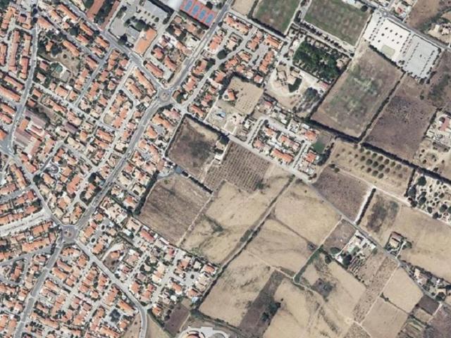 Terrain 697m ²