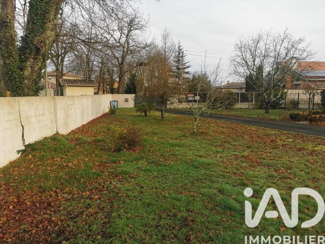 Terrain 600 m²
