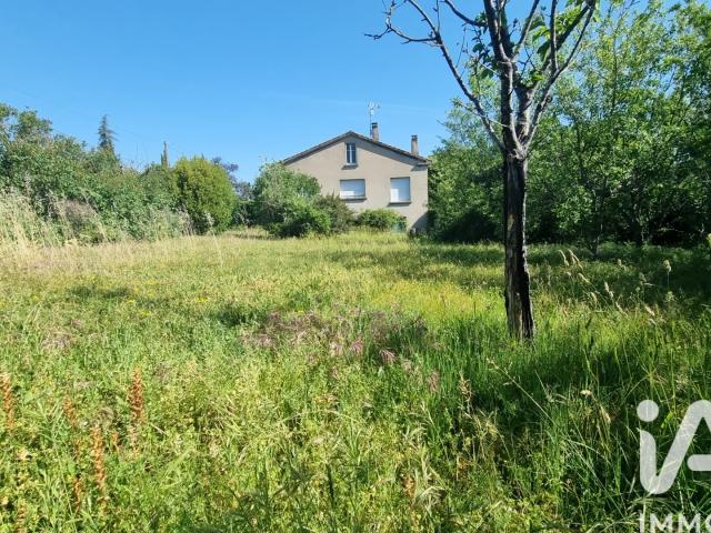 Terrain 600 m²