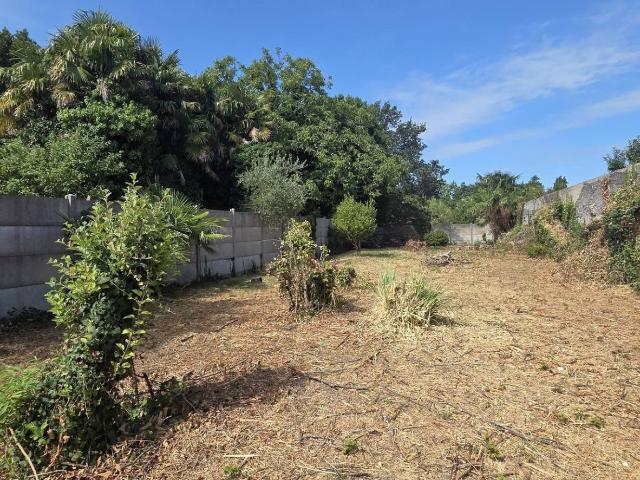 Terrain 617 m²