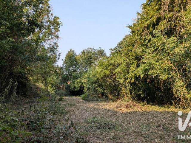 Terrain 618 m²