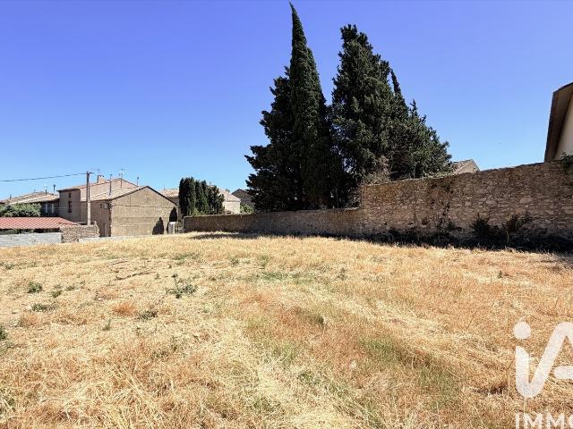 Terrain 621 m²