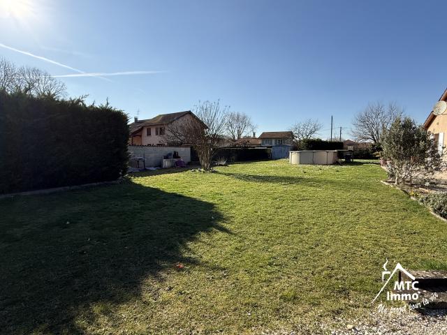 TERRAIN 750 M2 / 95000 EUROS / LIBRE CONSTRUCTEUR