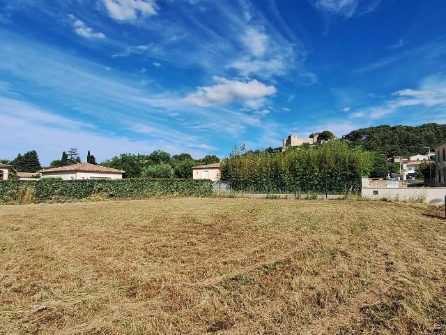 Terrain 767 m²
