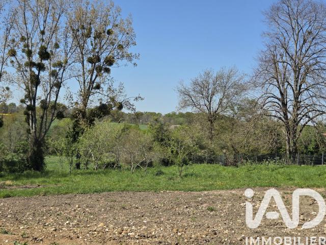 Terrain 701 m²