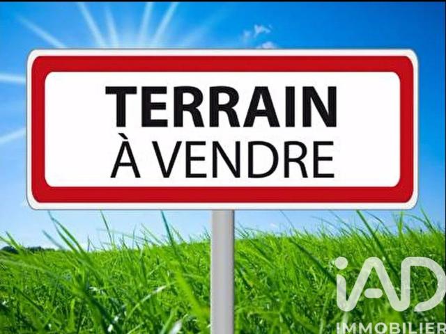 Terrain 704 m²